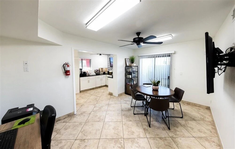 247-Fully Furnished 1BR Suite-Pet Friendly! by RedAwning