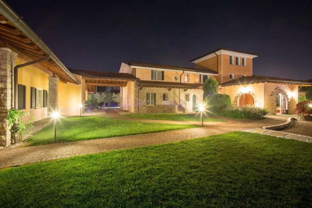 Garda Hill Boutique Apartments with Panoramic Pools e Agriturismo