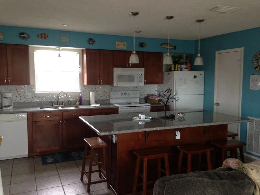2nd Row-beachside, Sleeps 12, 4 Bedrooms, Gulf Views, Wifi, 3 Tvs, Dogs Allowed