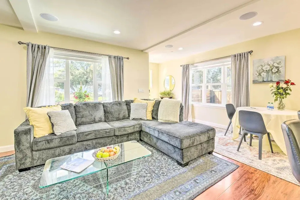 Sunny Oakland Retreat w/ Patio & Cute Garden!