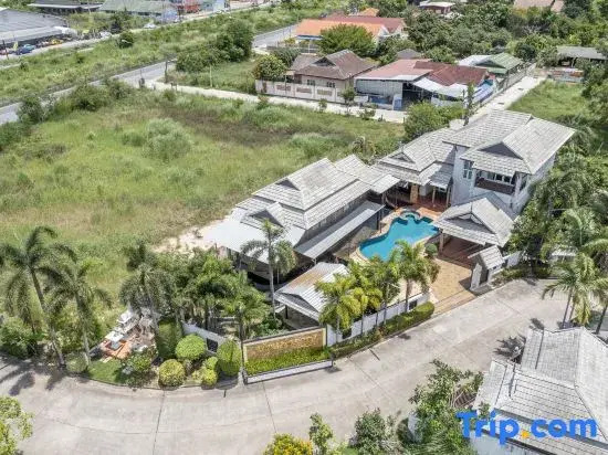 Villa Nautica Pattaya - 4 BR Luxury Pool Villa With Unique Yacht-house