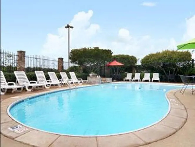 Ramada Mccomb