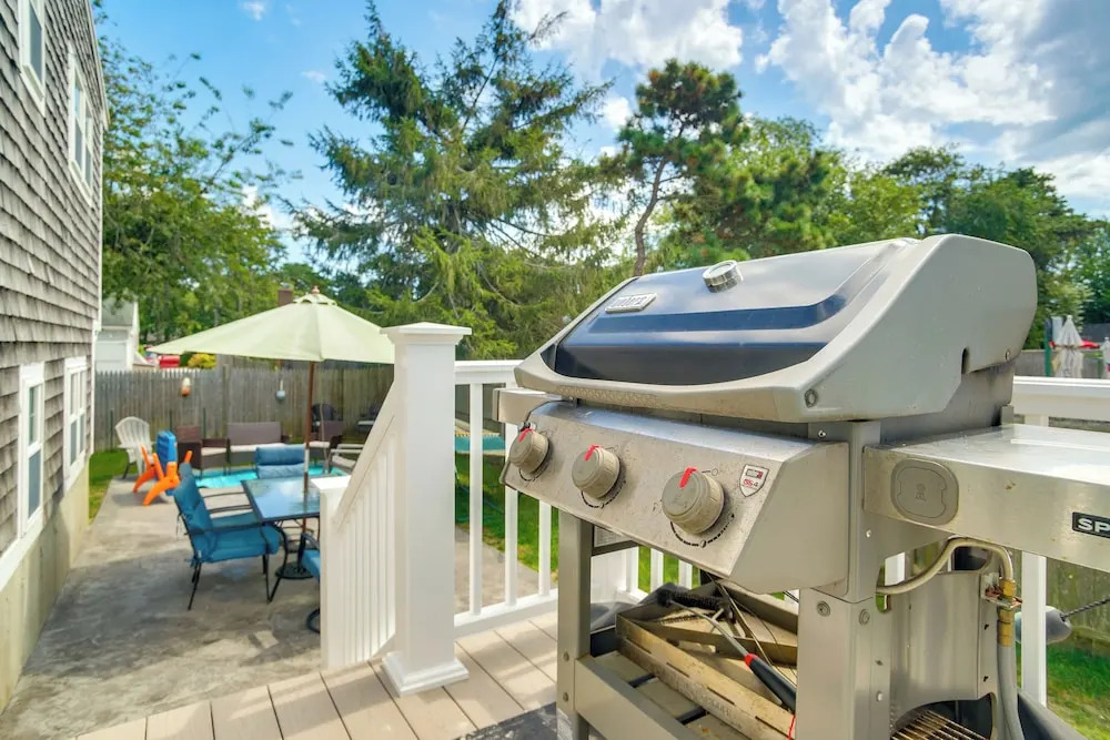 Walk to Beach: Quaint Dennis Home w/ Deck + Grill!