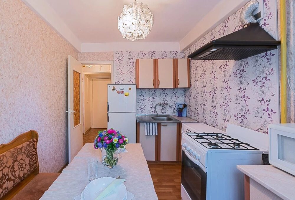 FlatHome24 on Bolshevikov 25