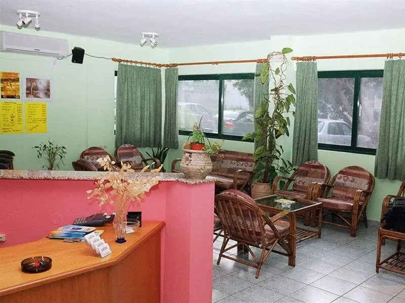 Hello Golden Sun City Center Apts