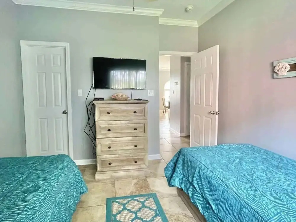146 Beau Clair - Beachside Townhome With Pool in Long Beach