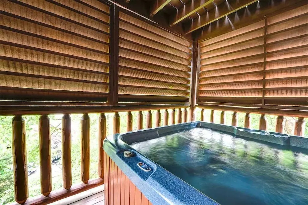 UnFirgettable 2 Bedroom Home with Hot Tub