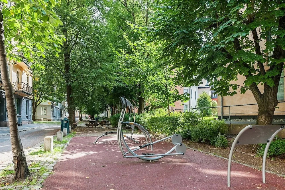 1 Bedroom Short walk to main street