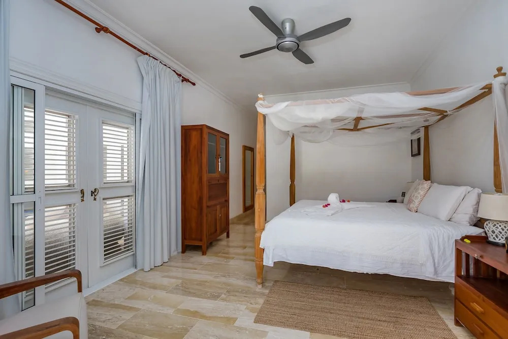 5-star villa near Playa Blanca Beach
