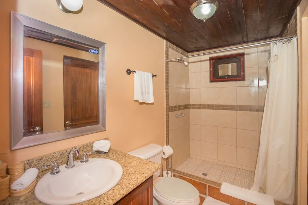 Caribbean Breeze 6b 2 Bedroom Condo by RedAwning