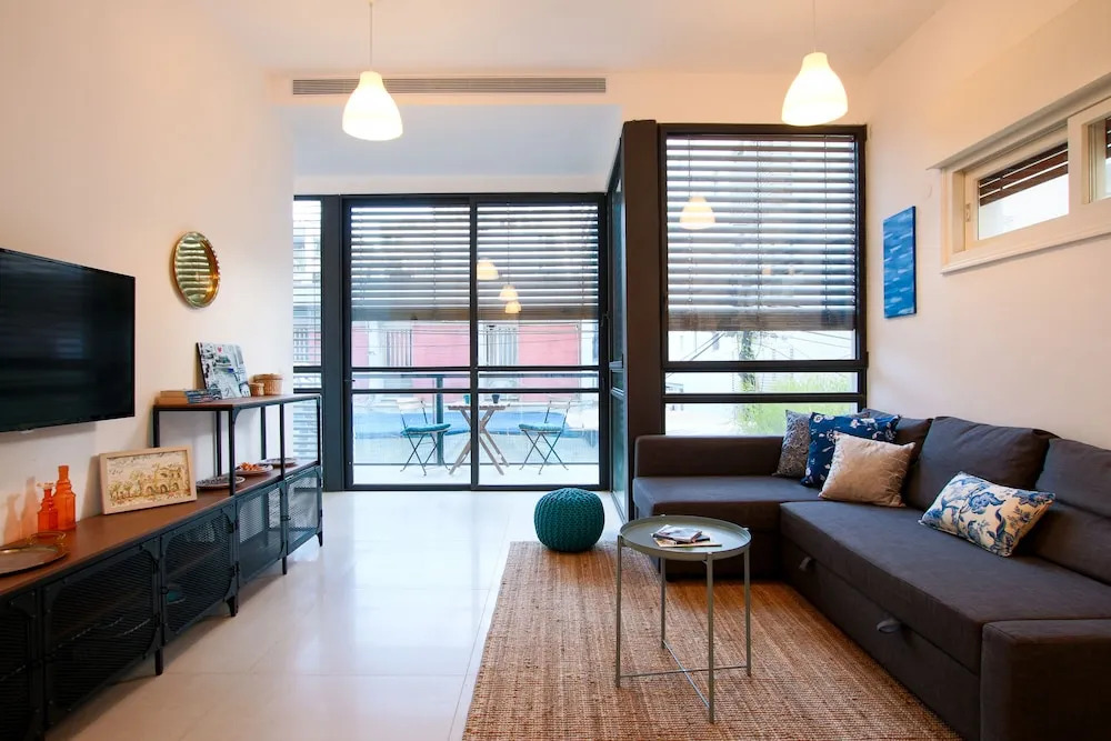Trendy with balcony on Sheinkin by FeelHome