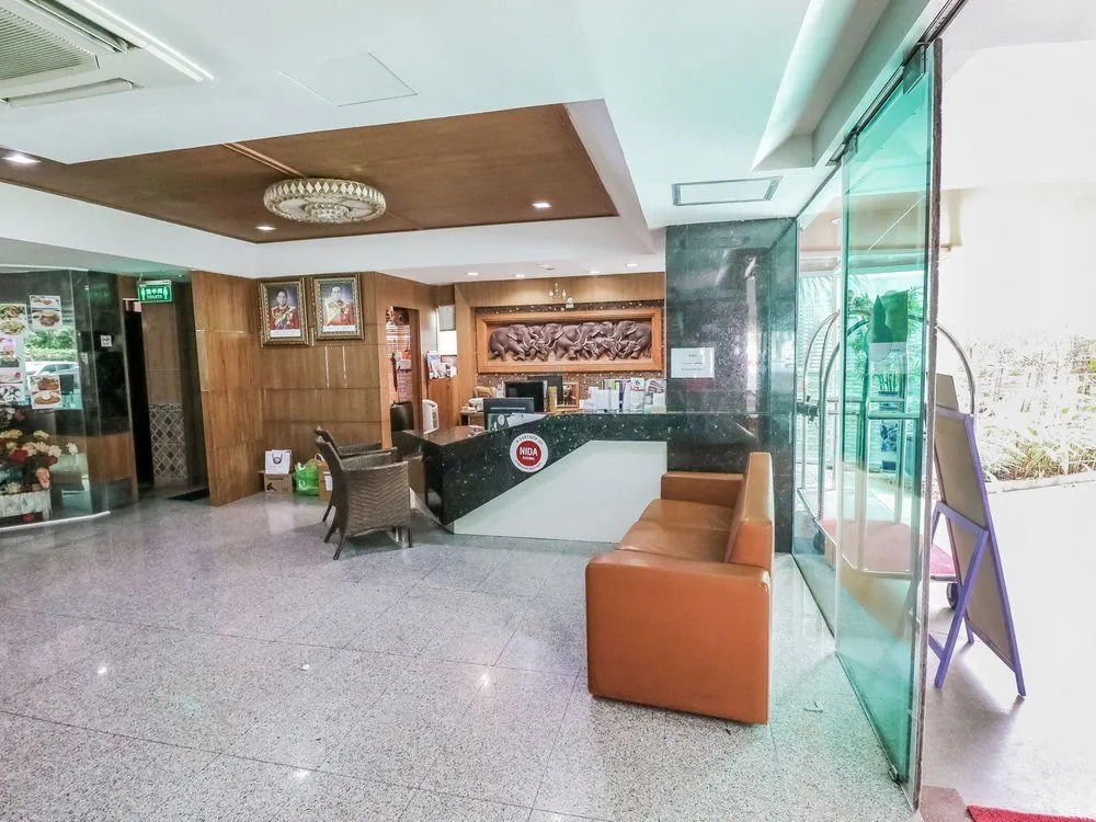 L-Seven Hotel