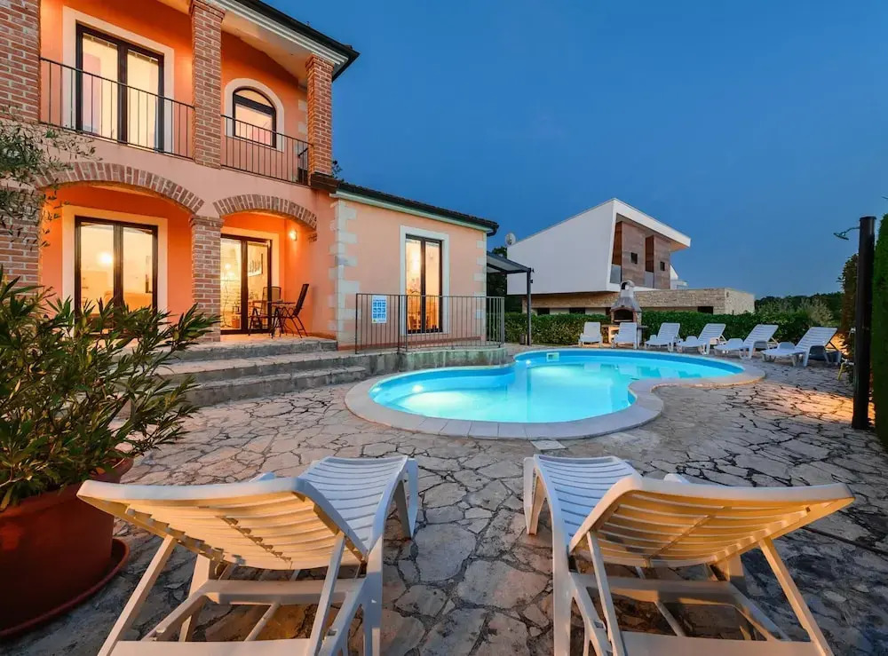 Villa in Visnjan With Private Heated Pool