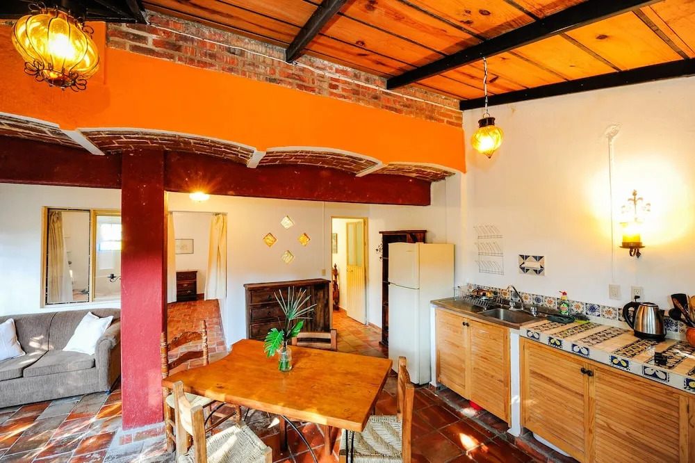Casa Aurora Garden Retreat