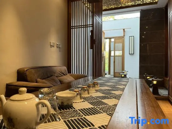 Xianyun Lakeside Hostel