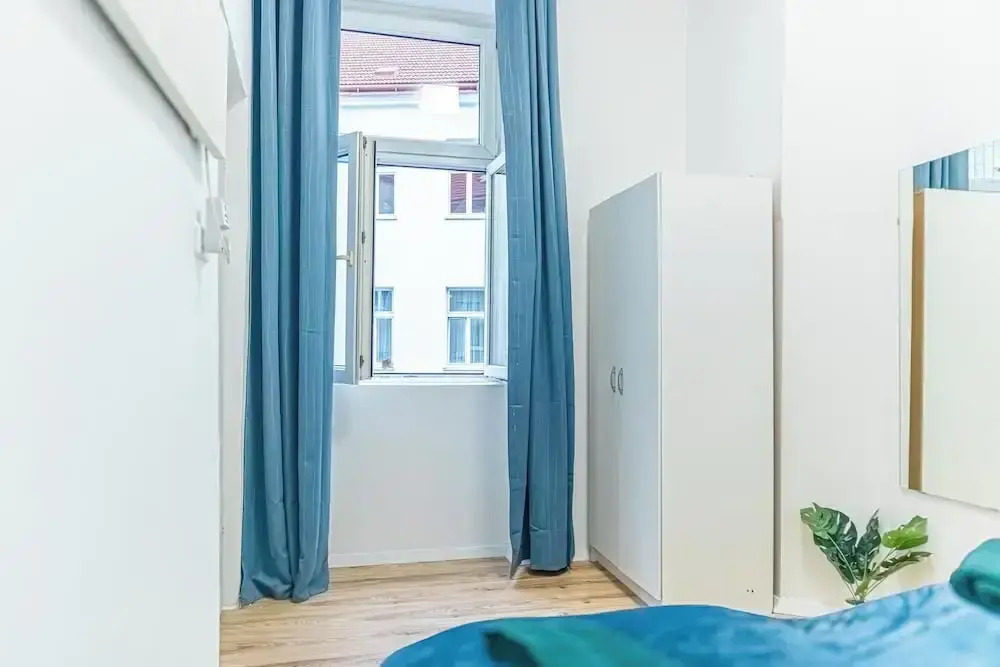 Elegant 2BR Apt Steps from Westbahnhof