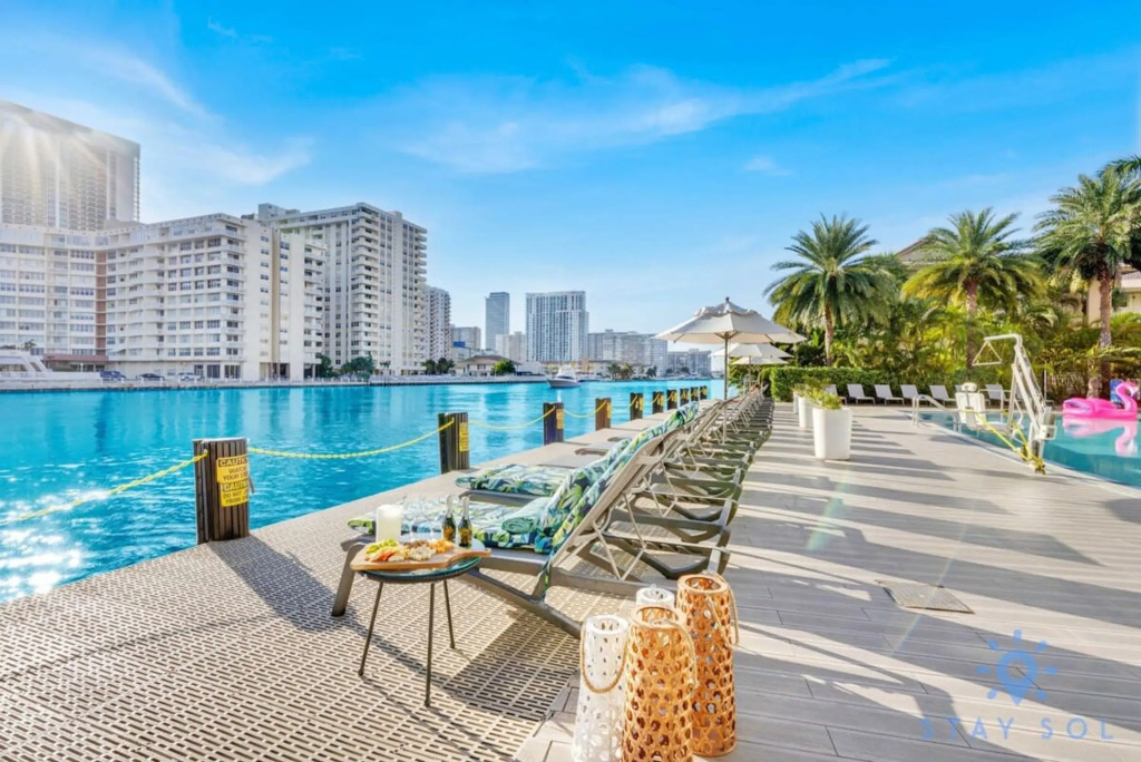 Spacious 2BR Condo Sleeps 6 Amazing Amenities