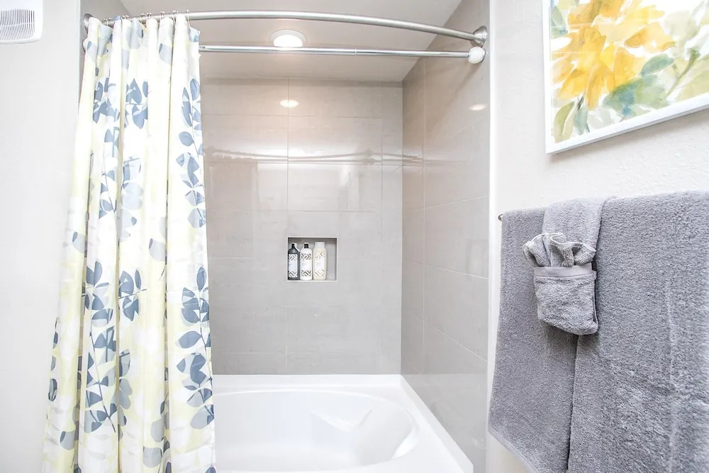 Rooftop Pool-Close 2 Shops-Dining-C4419