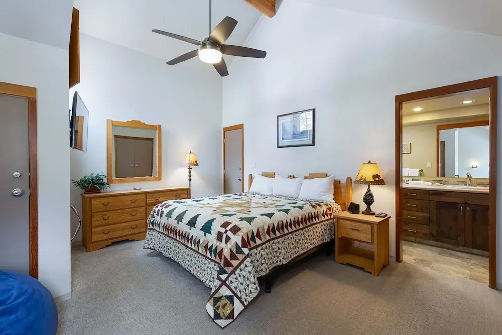 1610 Quicksilver 2 Bedroom Condo by RedAwning