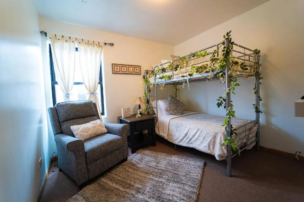 Lovely 3 Bedrooms Apartment In Chicago Midway