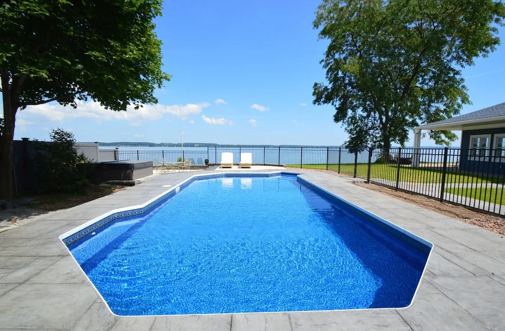 Waters Edge B&B Resort