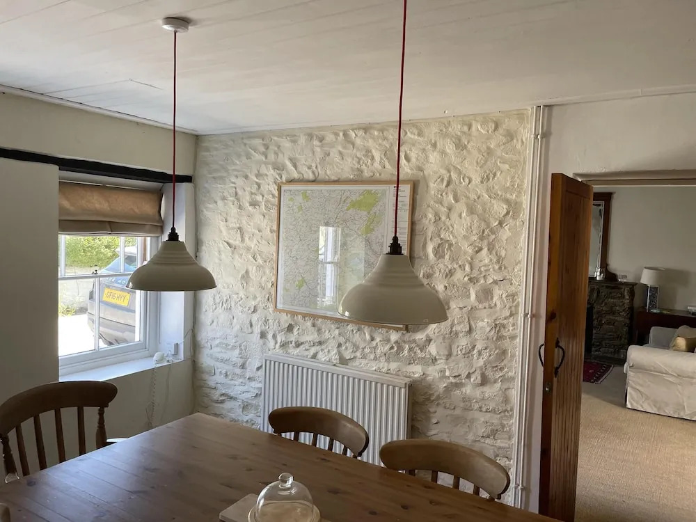 Simple Luxury in Brecon Beacons Village House