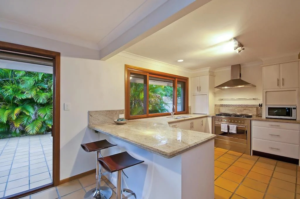 Bal Harbour Broadbeach Waters Holiday Home