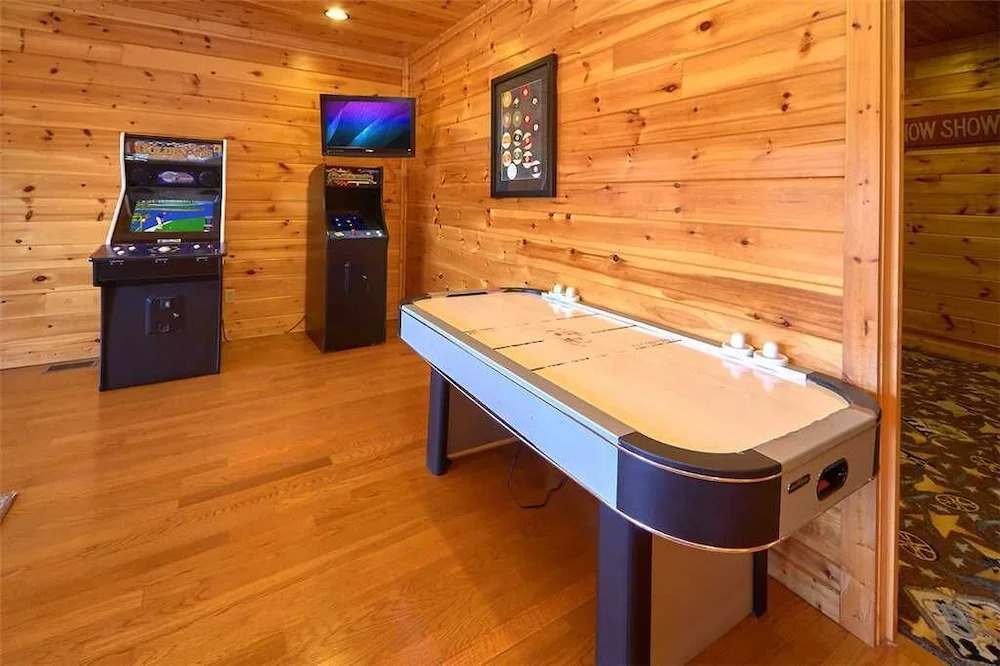 Tennessee Walts 4 Bedroom Mountain View Home with Hot Tub