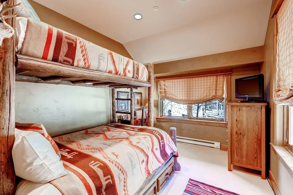 5br/5ba , Ski In/out In Arrowhead, 3523 Sq Ft! 5 Bedroom Condo by RedAwning
