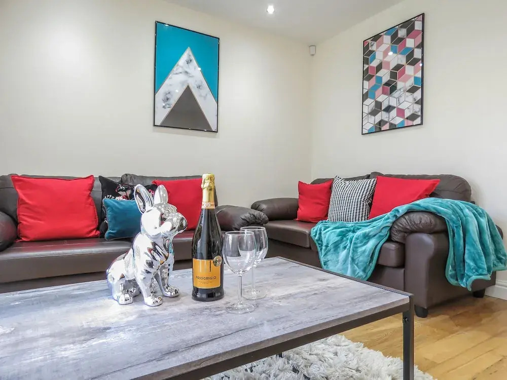 Tudors eSuites Birmingham Townhouse Private Garden Free Parking
