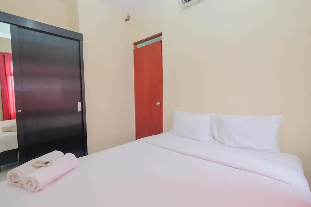 Nice and Comfy 1BR Apartment at MT Haryono Residence By Travelio