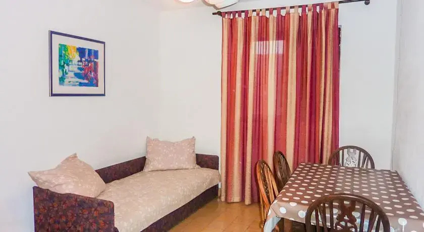 Apartments Čarić