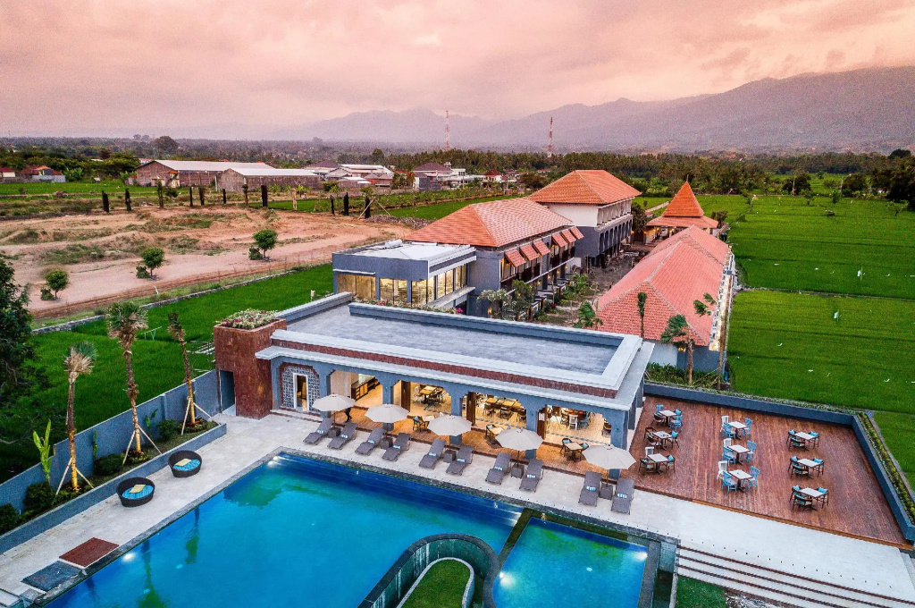 Lovina Beach Club & Resort