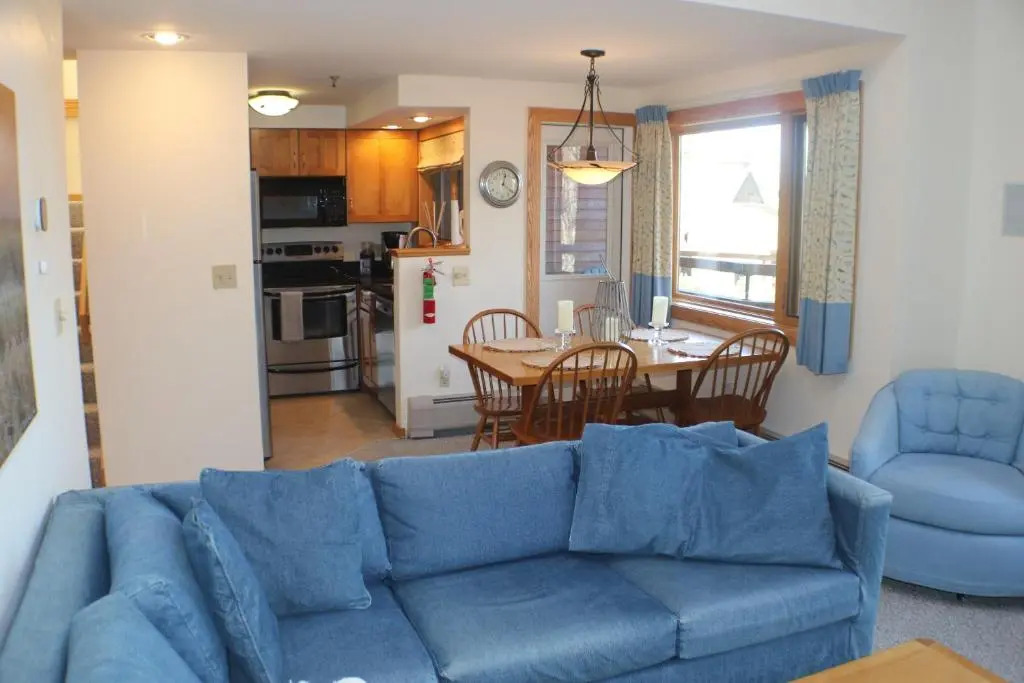 One bedroom condo with Sports Center, Shuttle service Highridge I10
