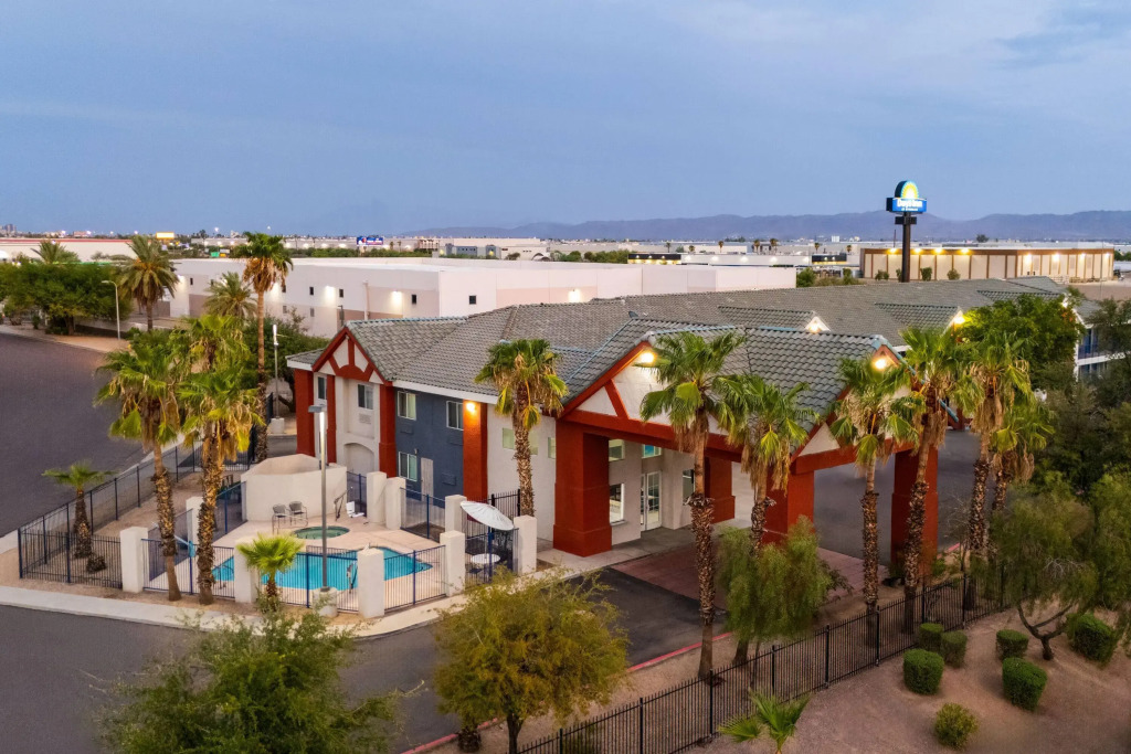 Days Inn by Wyndham Phoenix West