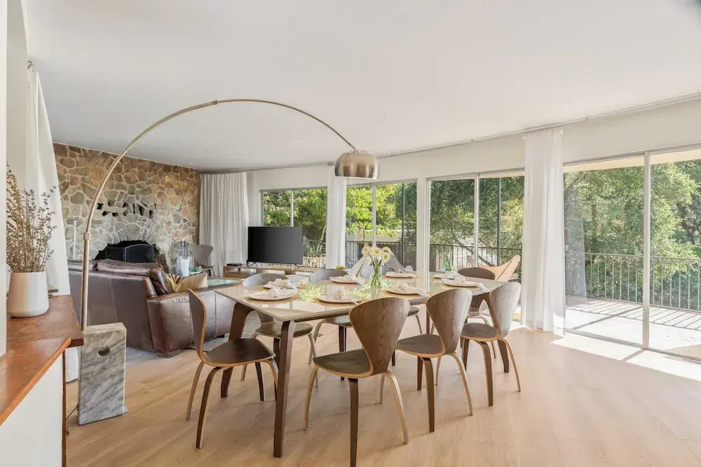 Sleeps 10, Luxe 2 Homes Malibu Hills Retreat Cielo Estate by Avantstay