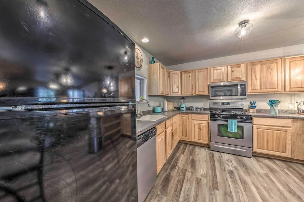 Pet-friendly Ruidoso Home w/ Deck & Forest Views!