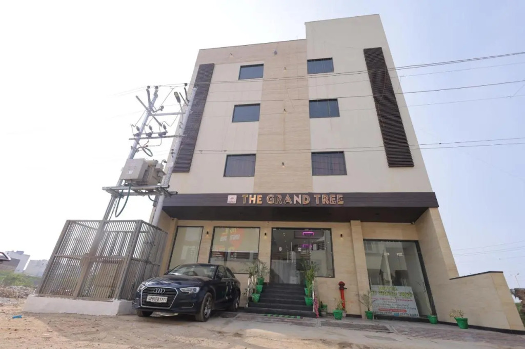 The Grand Tree Hotel