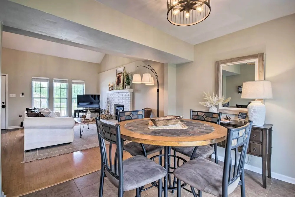 Relaxing Townhome, 4 Mi to Mizzou University!