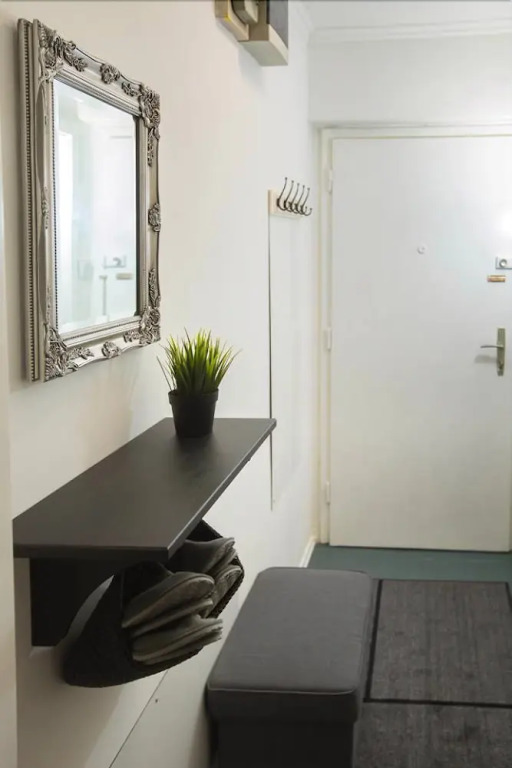 Green Avenue Apartment