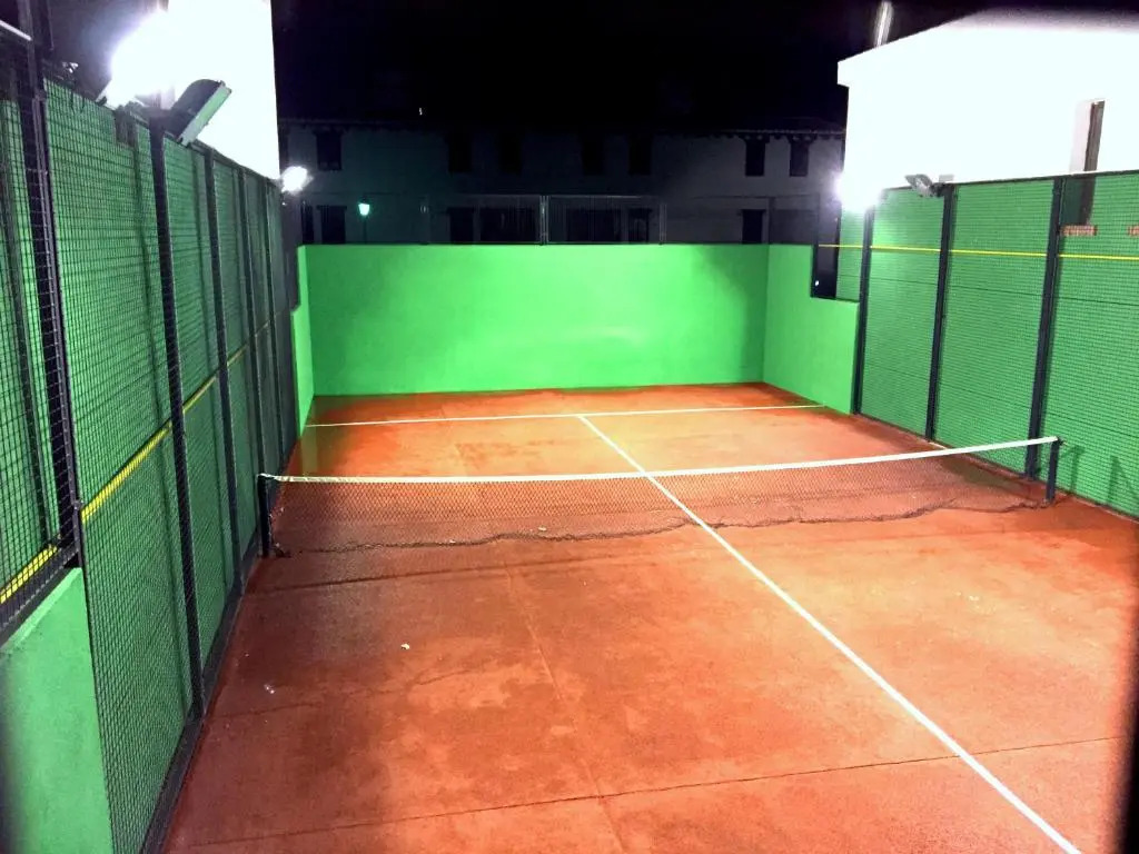 Vistaluque - Casa Adosada de 3 habitaciones con Piscina y Pista de Padel