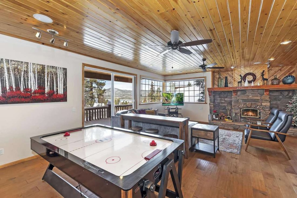 Zen Den by Avantstay Entertainers Home in Ideal Big Bear Location w/ Hot Tub