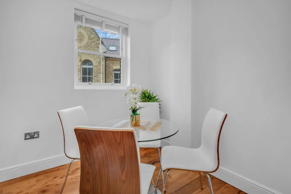 2 Bedroom Service Apt in Artillery Lane