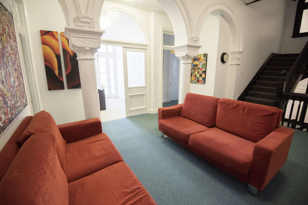 Wallaby Backpackers Hostel Perth - note - Valid passport required to check in