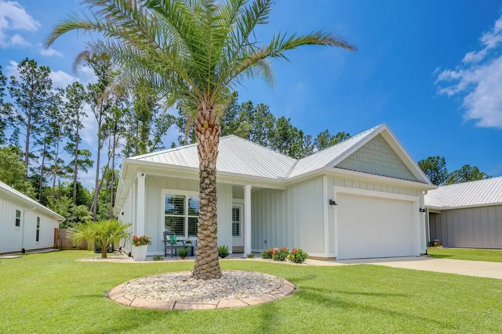 Bright Foley Home w/ Patio - 7 Mi to Wharf & Beach