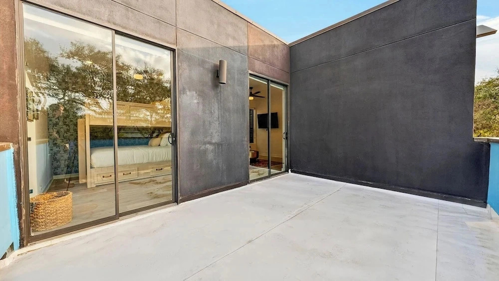 Oak Haus by Avantstay Perfect for Groups Modern Design + Outdoor Patio Near Soco + Lady Bird + Zilker