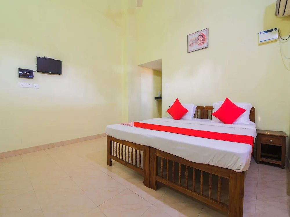 OYO 22847 Lobo's Guest House