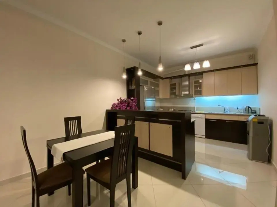 Northern Avenue 2 Bedroom Deluxe Apartment With Balcony HH666