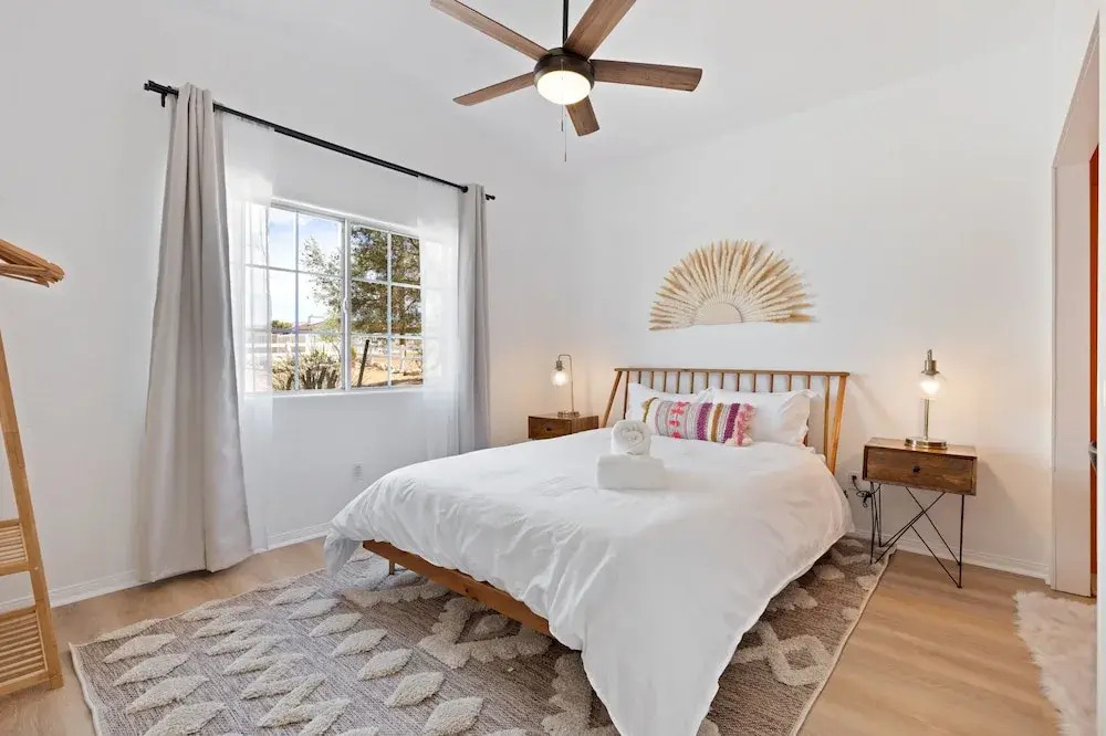 Euphorbia House - Fire Pit, Ping Pong, Tether Ball & Dark Skies 3 Bedroom Home by RedAwning
