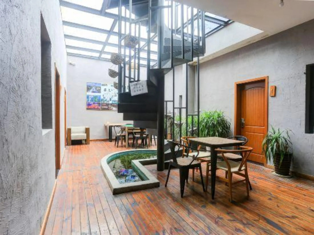 Chengzhong Xiaozhu Holiday House (Zhangjiajie Tianmenshan Bus Station Railway Station)